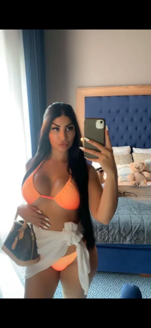 Ensam och tänkte spela in lite☺️ Vad hade du velat se mig göra❓ by nadiaswe