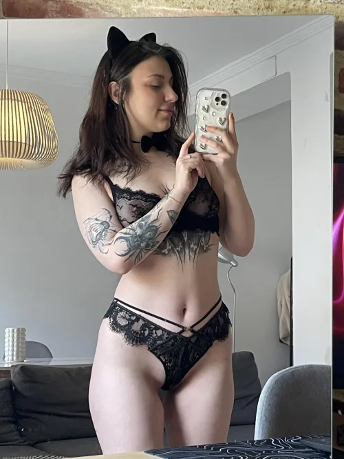 Just pet me regularly and I'll be obedient by twinklesprinkless