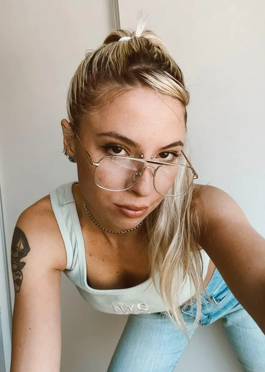 One look and you’re already curious 😘 posted by alexaparkerbby