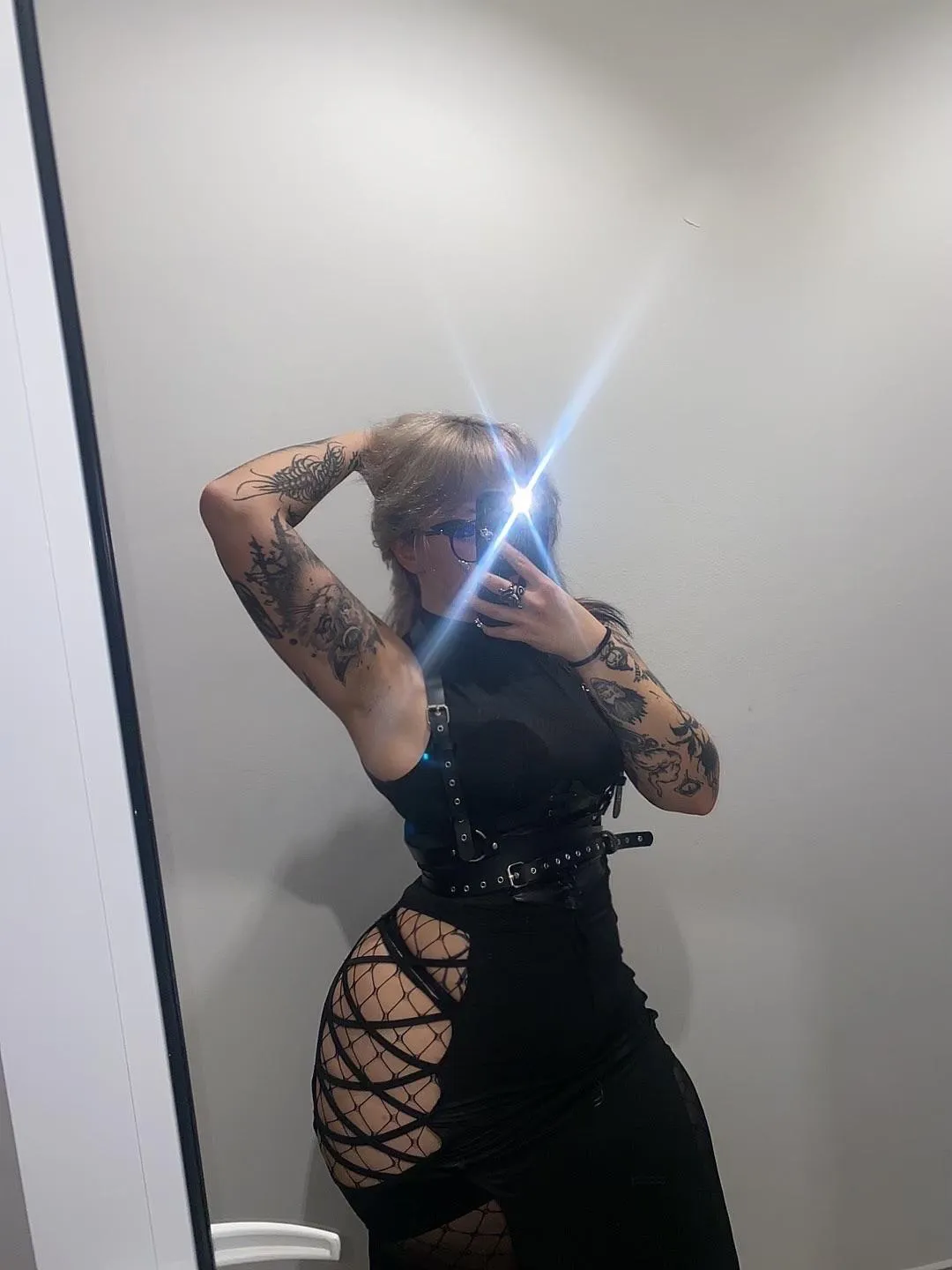 i have more than 40 tattoos if u wanna see em send a 🧟‍♀️ posted by Chartreuxx_