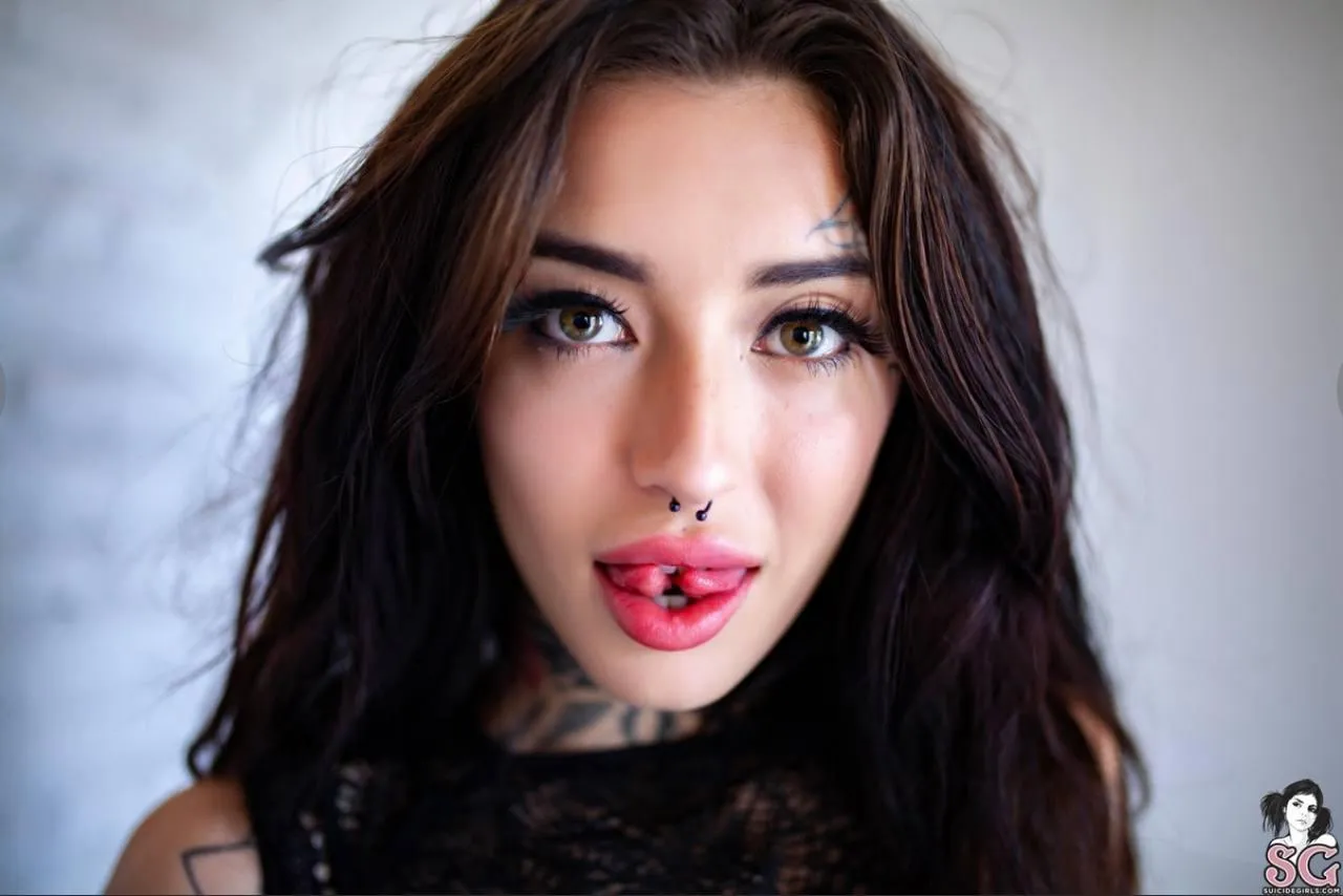 Snake tongue - Lilith Pandemonium posted by SadeChu28