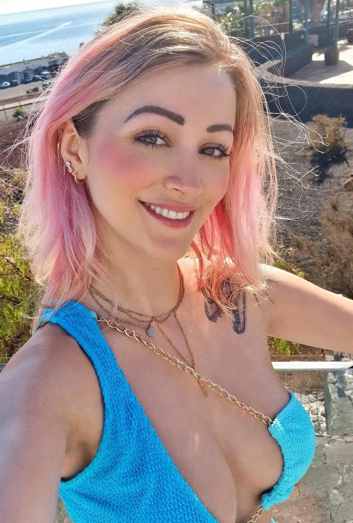 Sue / Liensue posted by DashOfNaivety