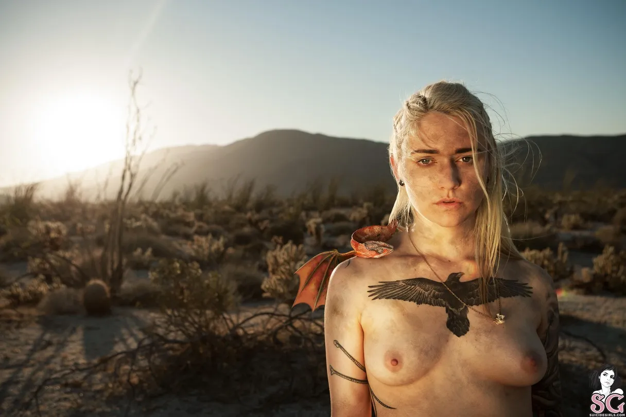 🗓️ Throwback Thursday! Khaleesi - Venom ❤️ posted by SuicideGirls