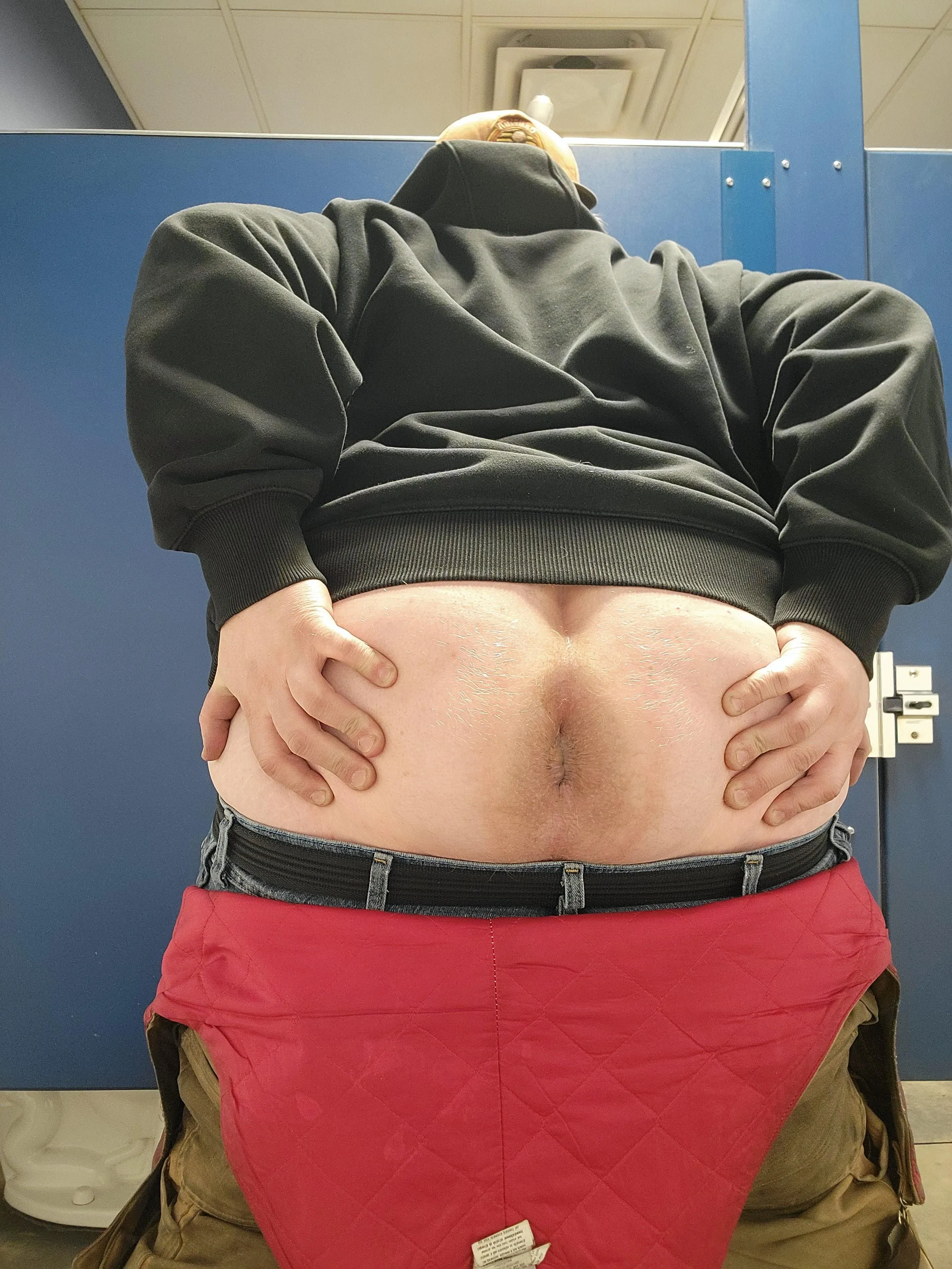 Age [32] Take advantage of me at work. posted by redpandabear343