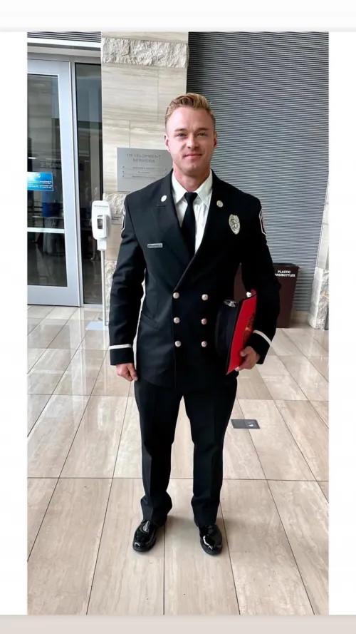 Connor had become a Vegas firefighter 🧑🏻‍🚒 by SLCJacks