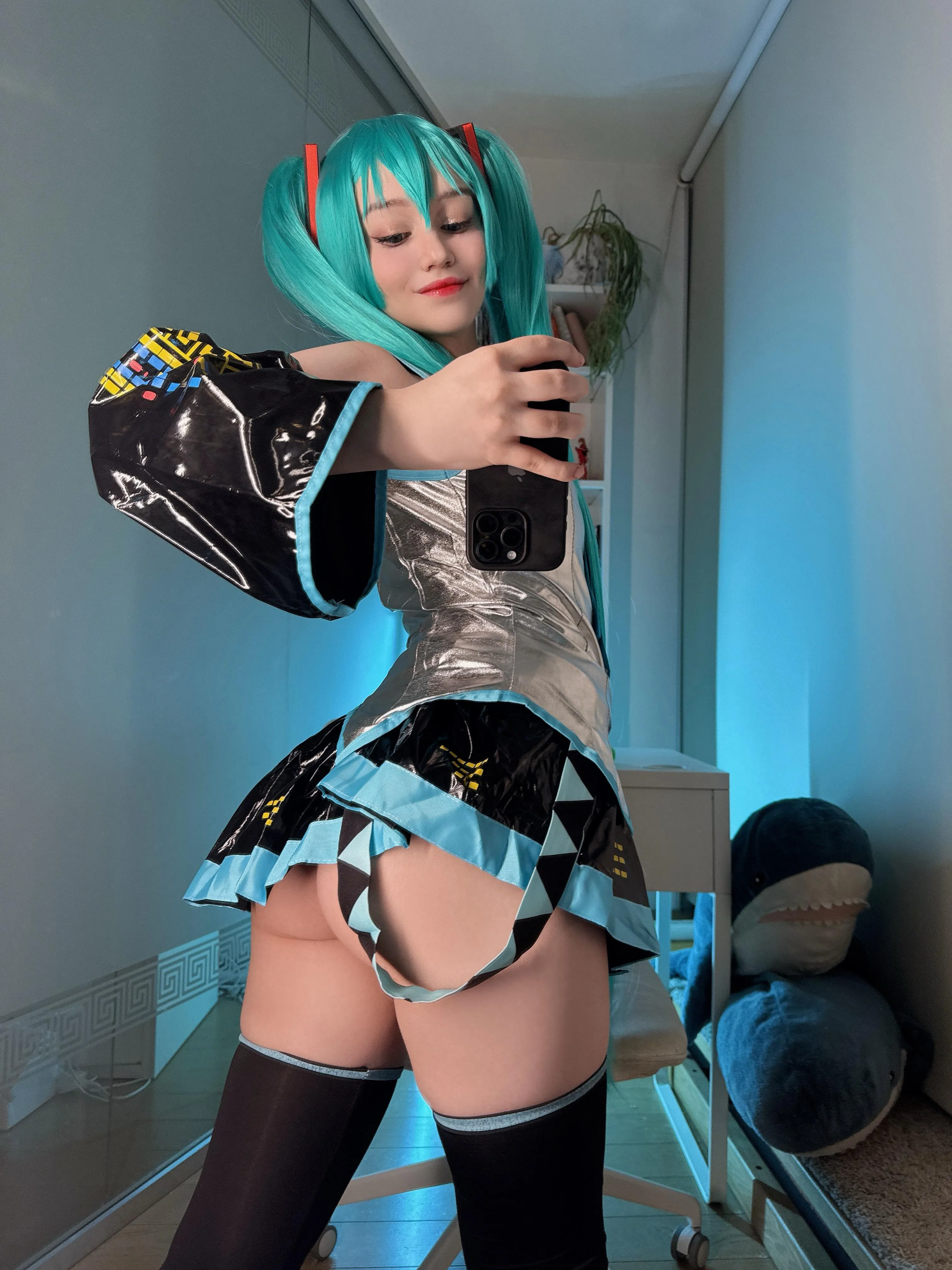 Hatsune Miku by Donnami posted by Donnaloli