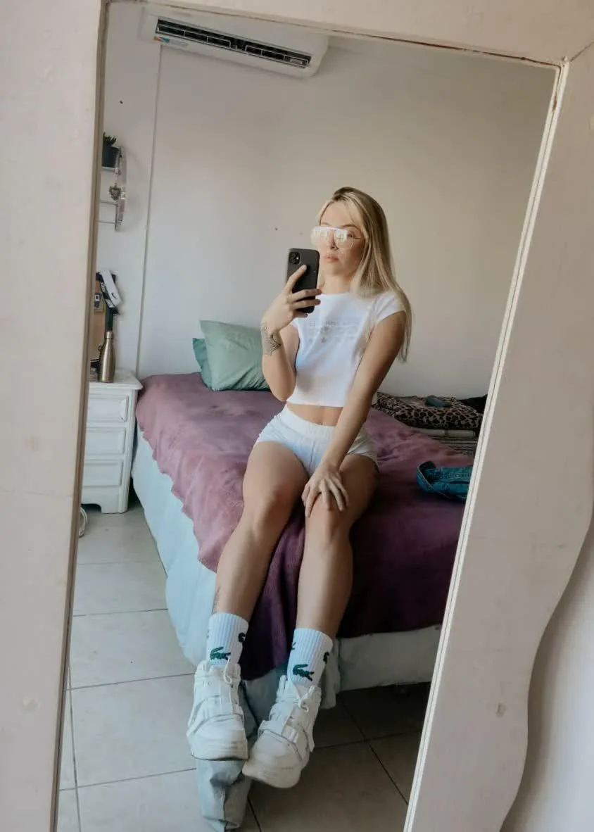 hometownhottie posted by alexaparkerbby