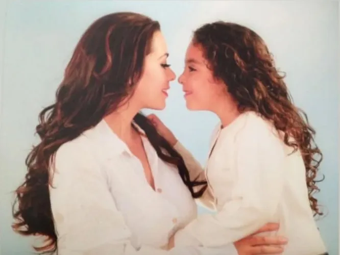 Erika Chavez (second wife of Manuel Fernandez Valencia/El Animal, stepmother of Gabysela and Marcial✝️) with her daughter Regina. by ImaginaryPlac3s