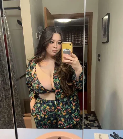 Where do your eyes go first by jjaelyn