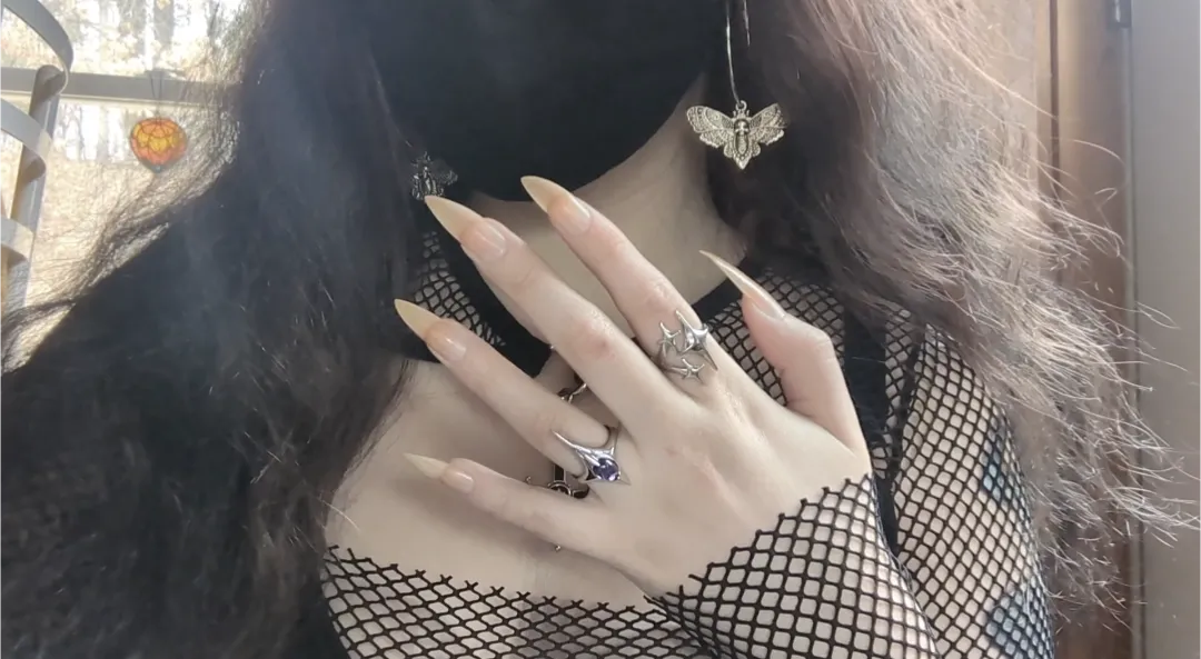 Growing my nails ☺️ posted by arcadia_xoxo