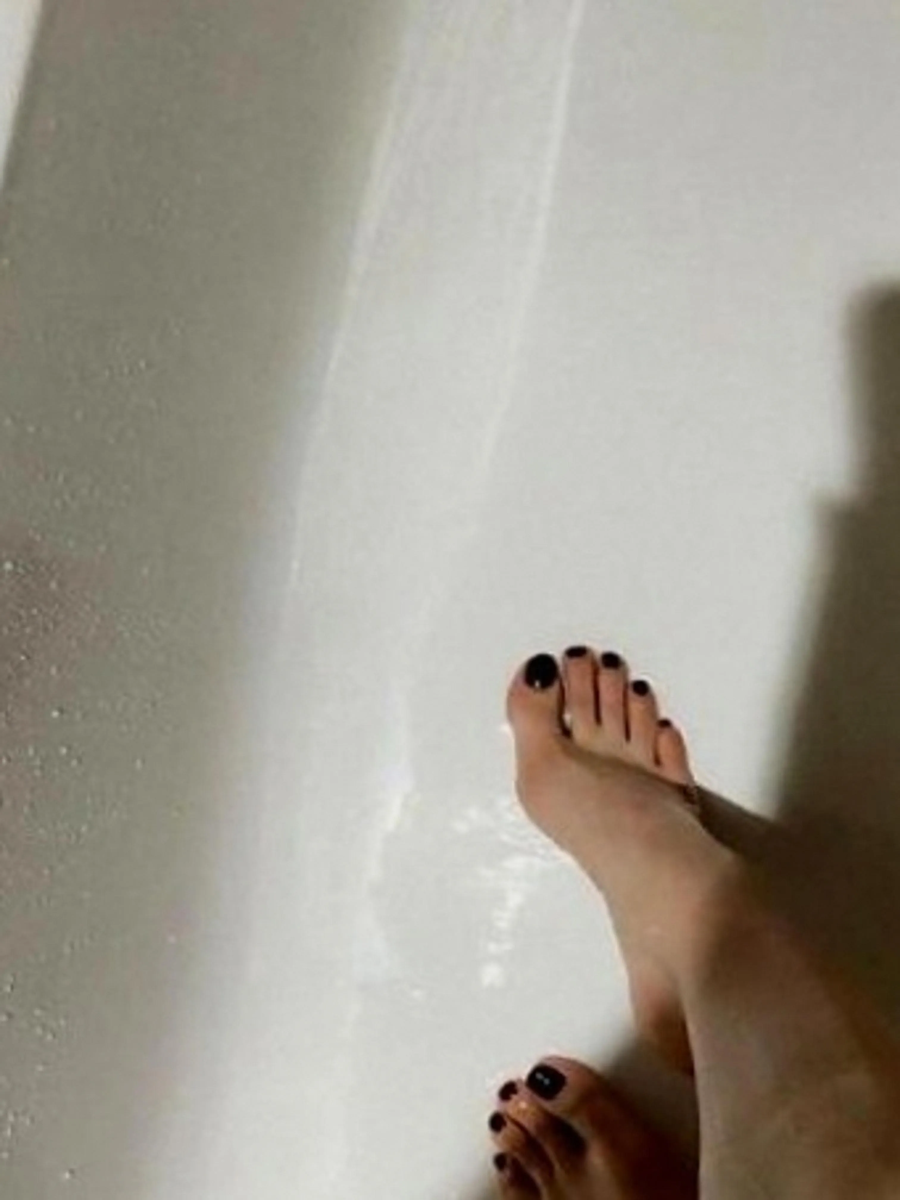 Red toes will always be my favorite  S'np & Telegrm  darlalynnix posted by sophietaylor3062