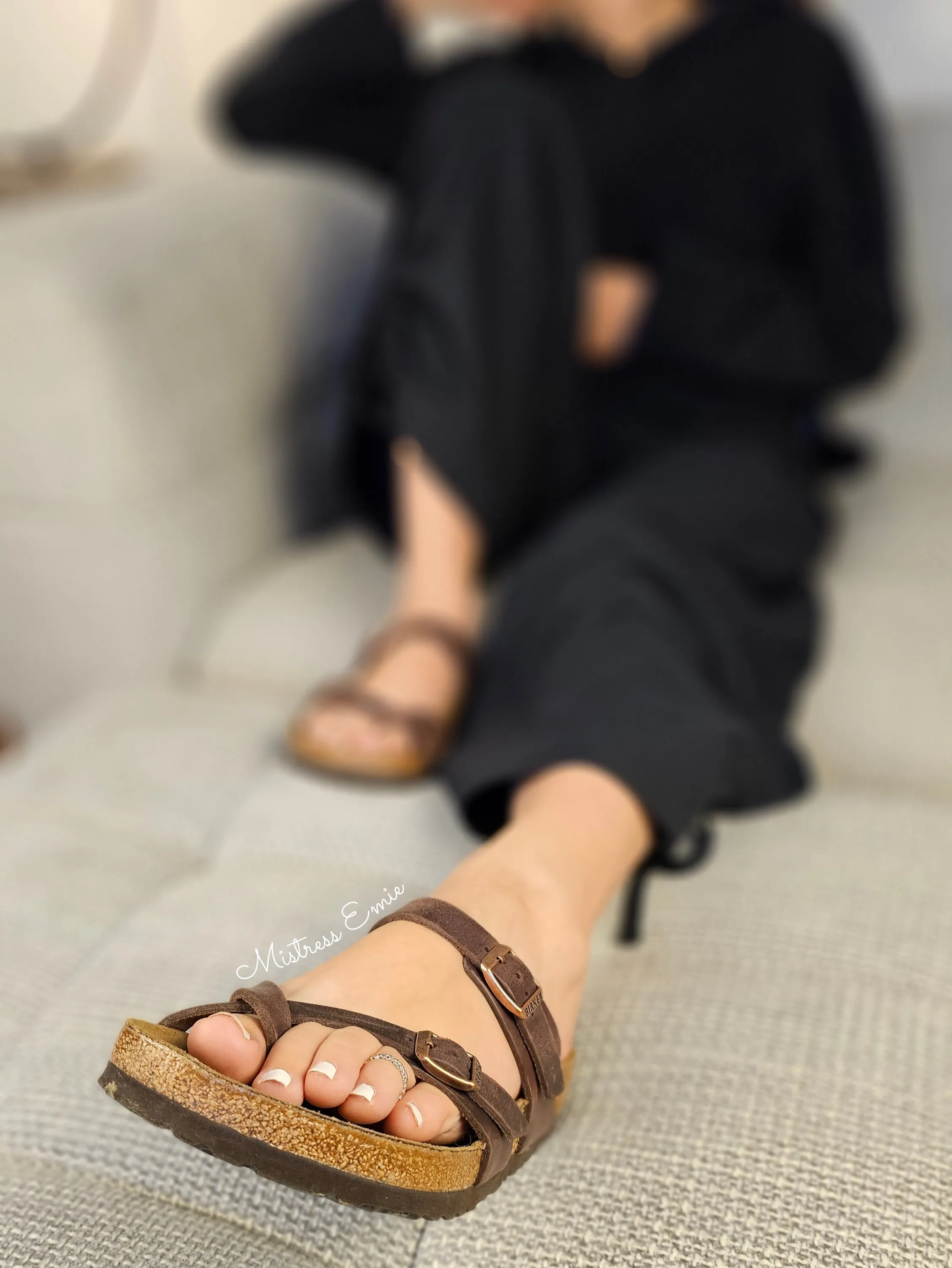 I love how the straps of these birks perfectly frame my white toes, don't you think? 😍 posted by embersterling11