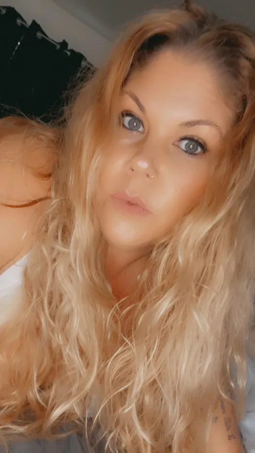 Whatcha doin? by Haluleyyyy