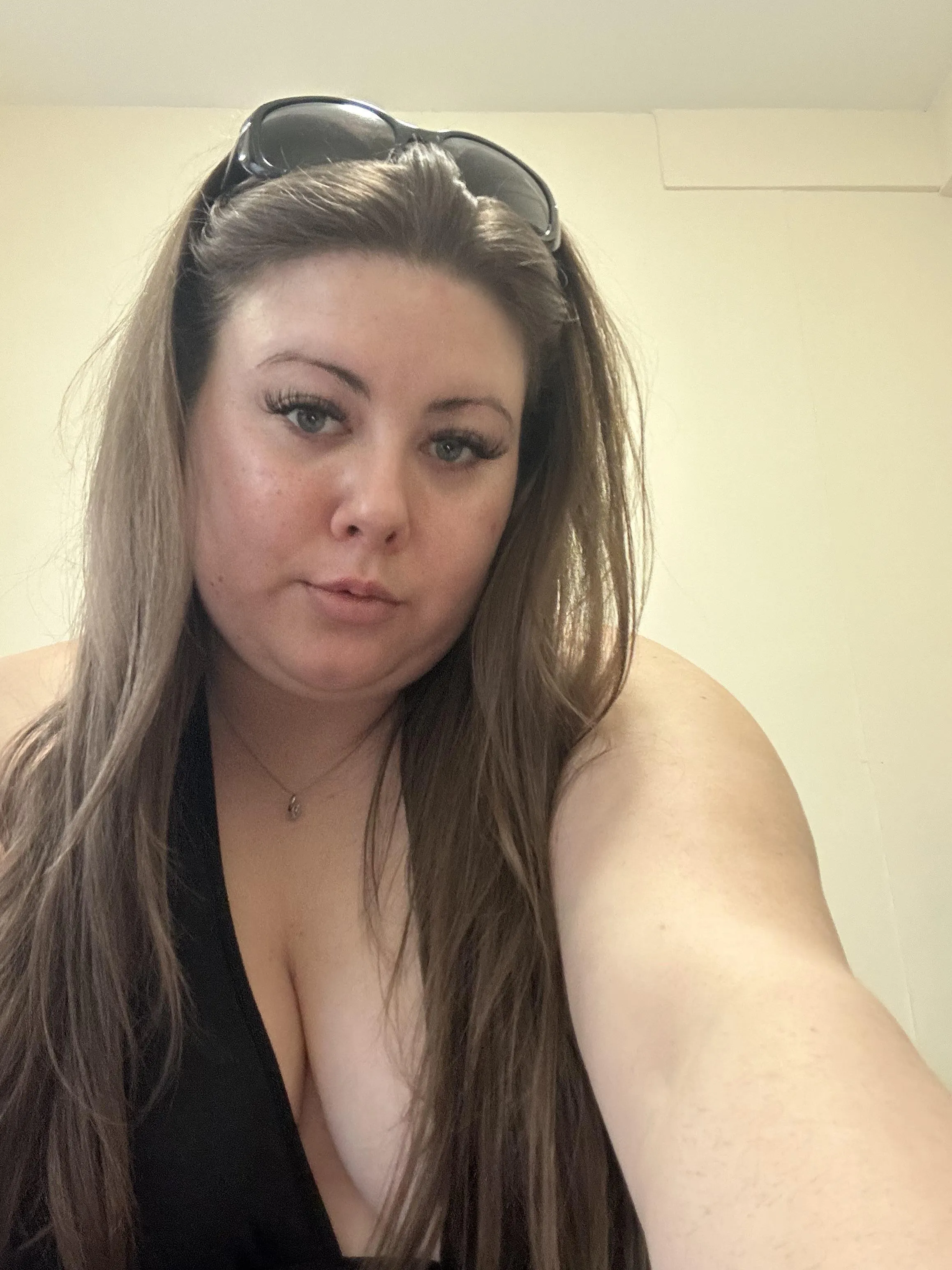 Would you try and pull me in the club? posted by BBW_slut_chloe