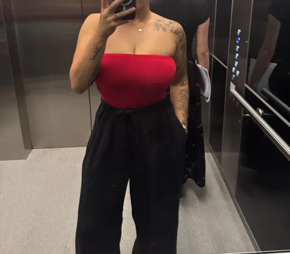 What would you do in an elevator with me? by lucyluckii_