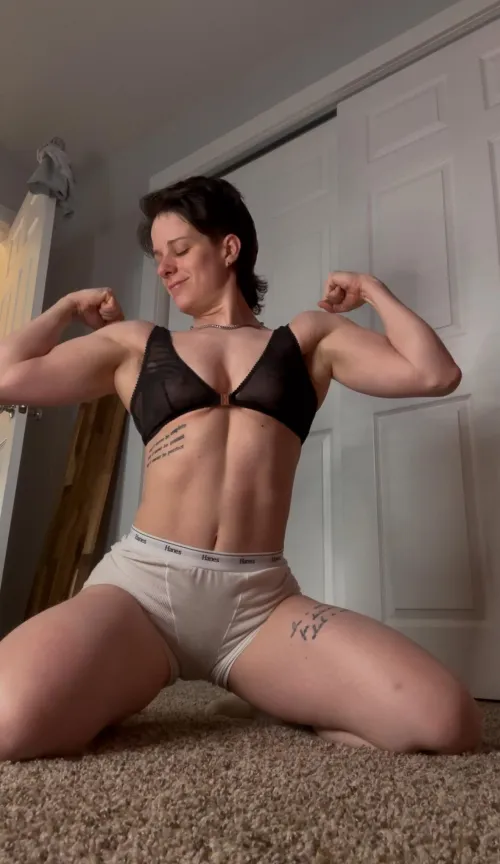 Do you like it when I flex? 😈 by themascmadame