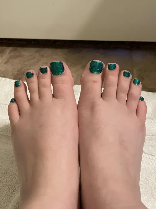 Been sick, I’m back! Beautiful green ✨🌿☘️🍀 Let me know what other colors you would like to see 💚 Size 10.5 feet, [OC] by HADESXNYX