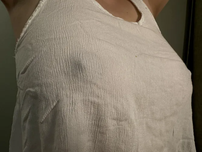 I think this is too loose on me... by Velvet-Obey