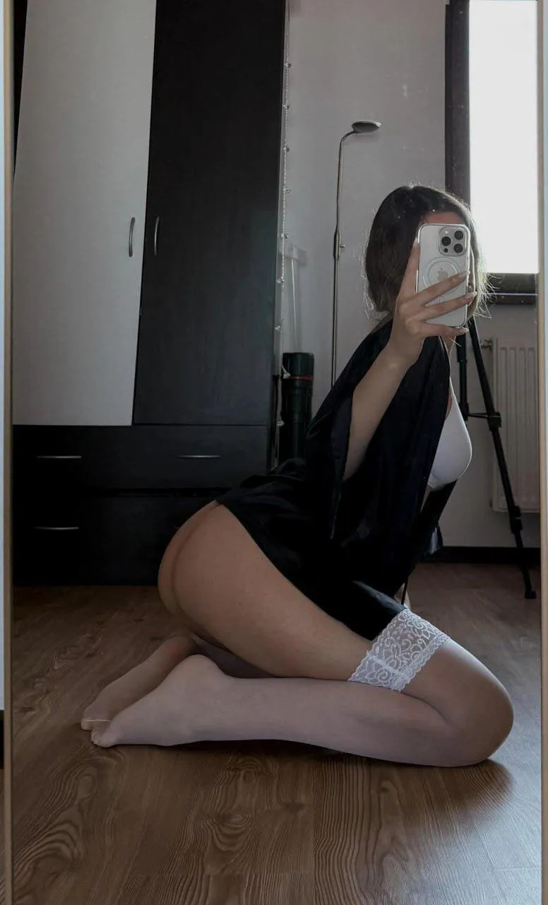 would you spot my squat max 😝? posted by Ok-Jacket-5512