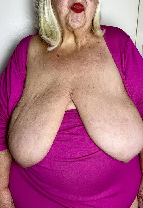 Do you like my red lips? by mariannecox42