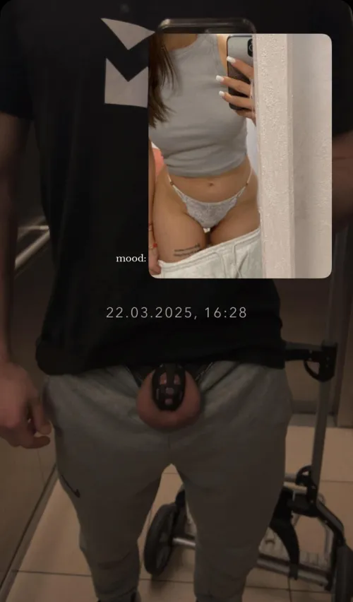 His daily check 👿🔒 by blackbarbie02