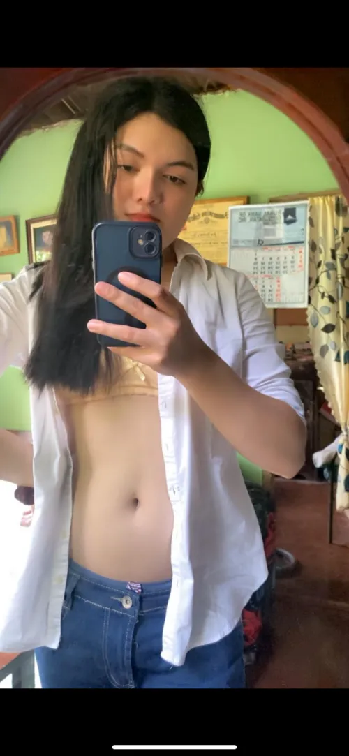 How do I look? by camiladivina_25