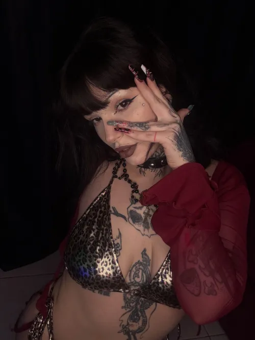 I hope you like tattooed girls by Lucky_Badger1083