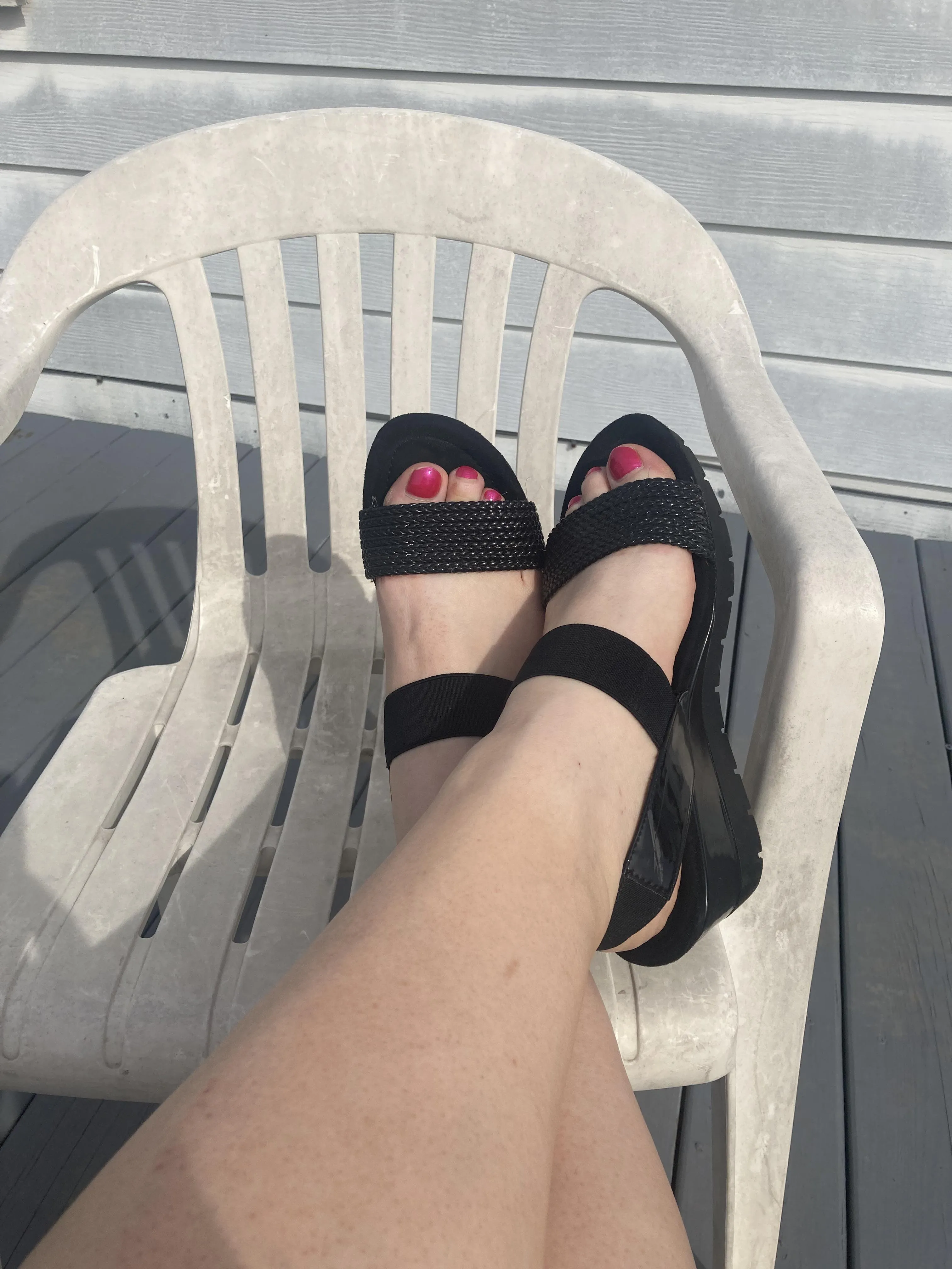 Pink toes posted by EveWilliams3333