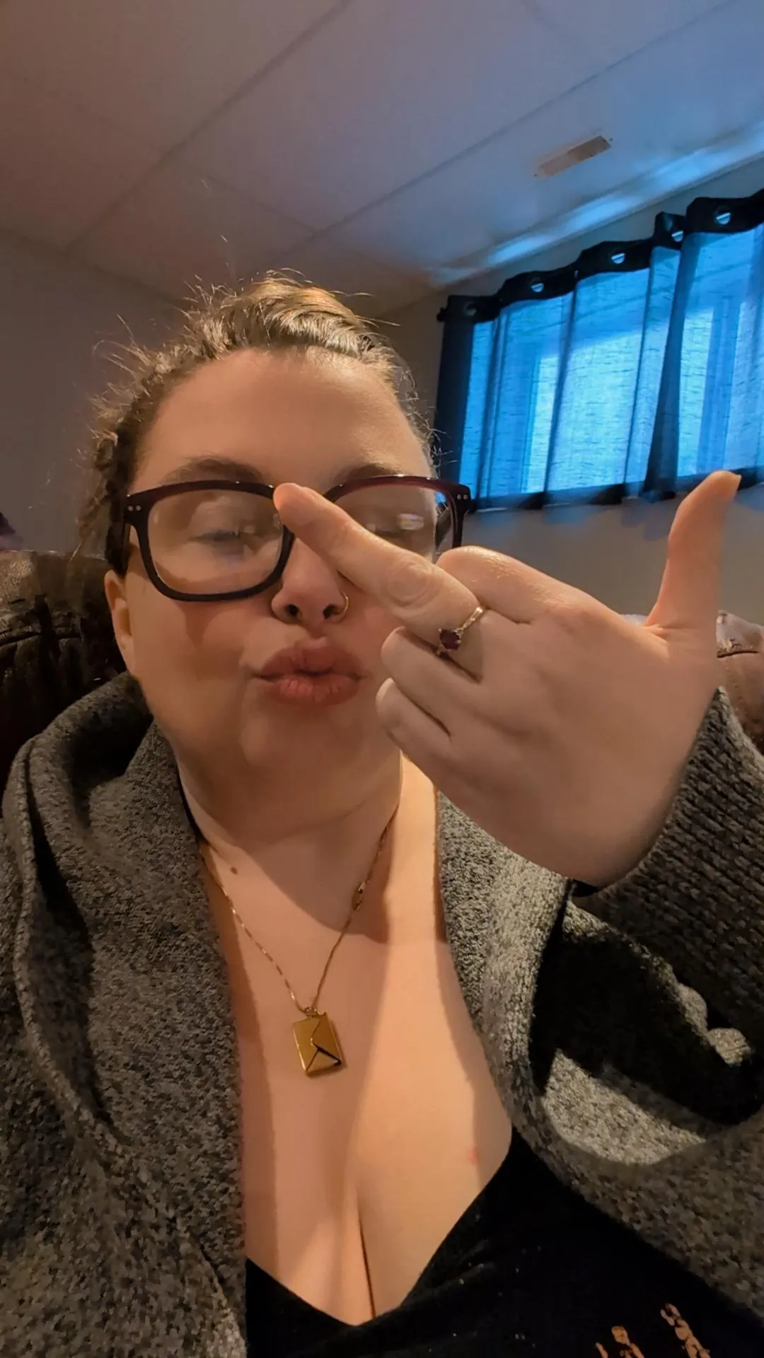 Send and then send again! 🖕💋 posted by Annasasin69