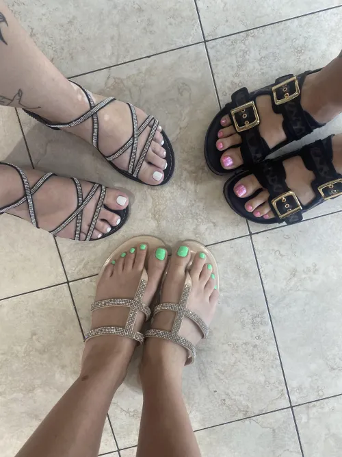 So many toes you don’t know what to do with yourself by radbitchliv