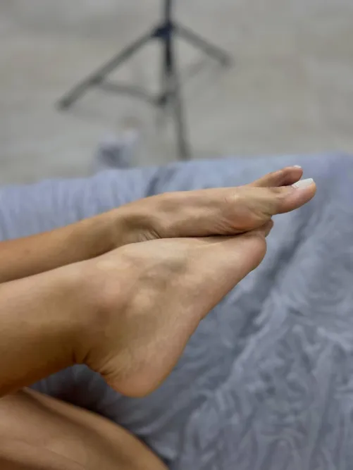 Who wants to lick my feet by TanjaWillink