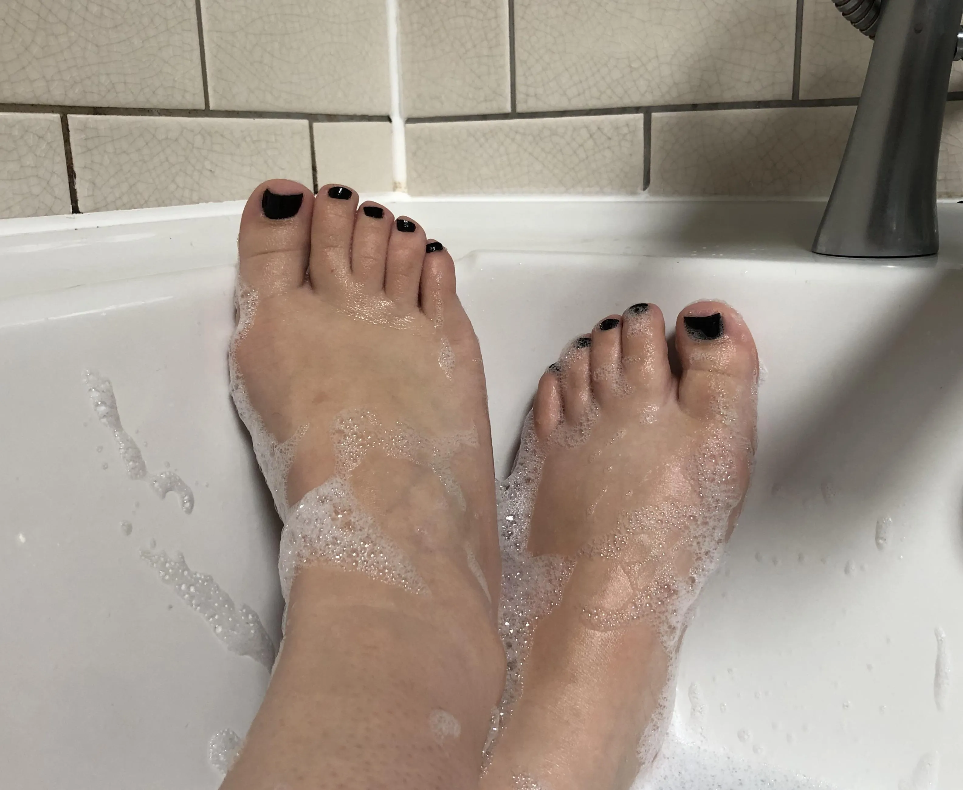 Soapy toes! Who wants to make them dirty again? 😉 posted by Goddess-Fern