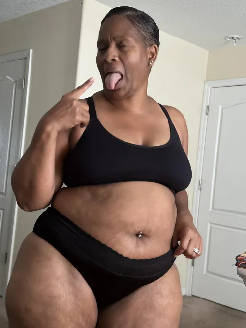 Put it in ger mouth by blacdadi