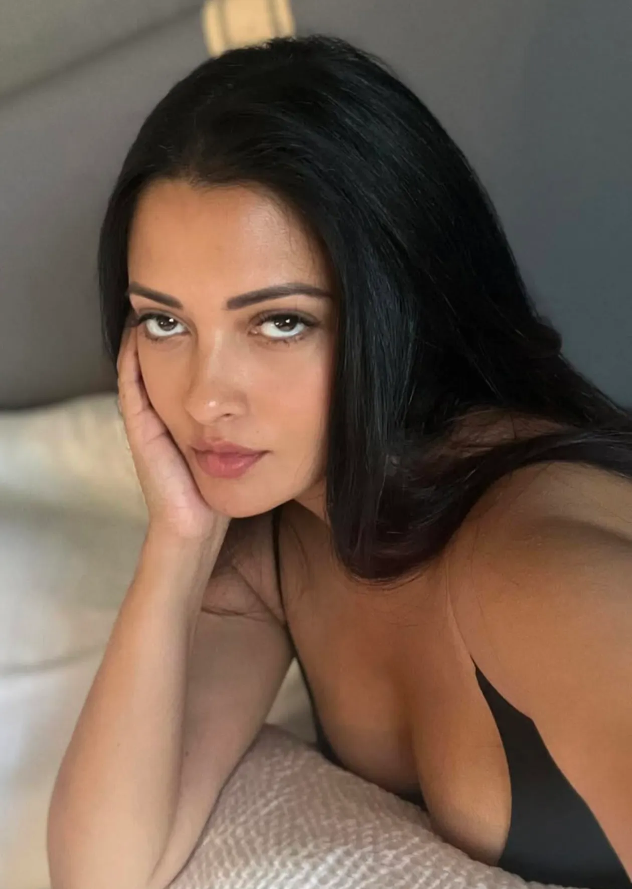 Riya Sen posted by Flat_Disaster2495