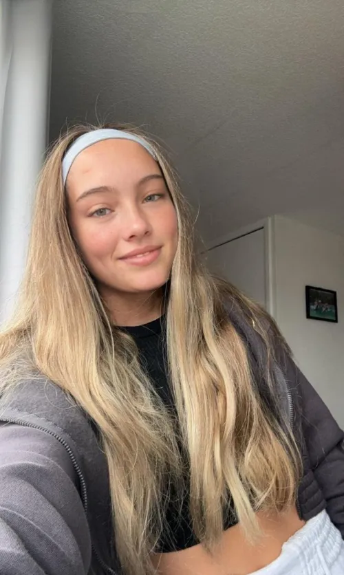 slightly chaotic hairstyle, but still cute by LuckInternational961