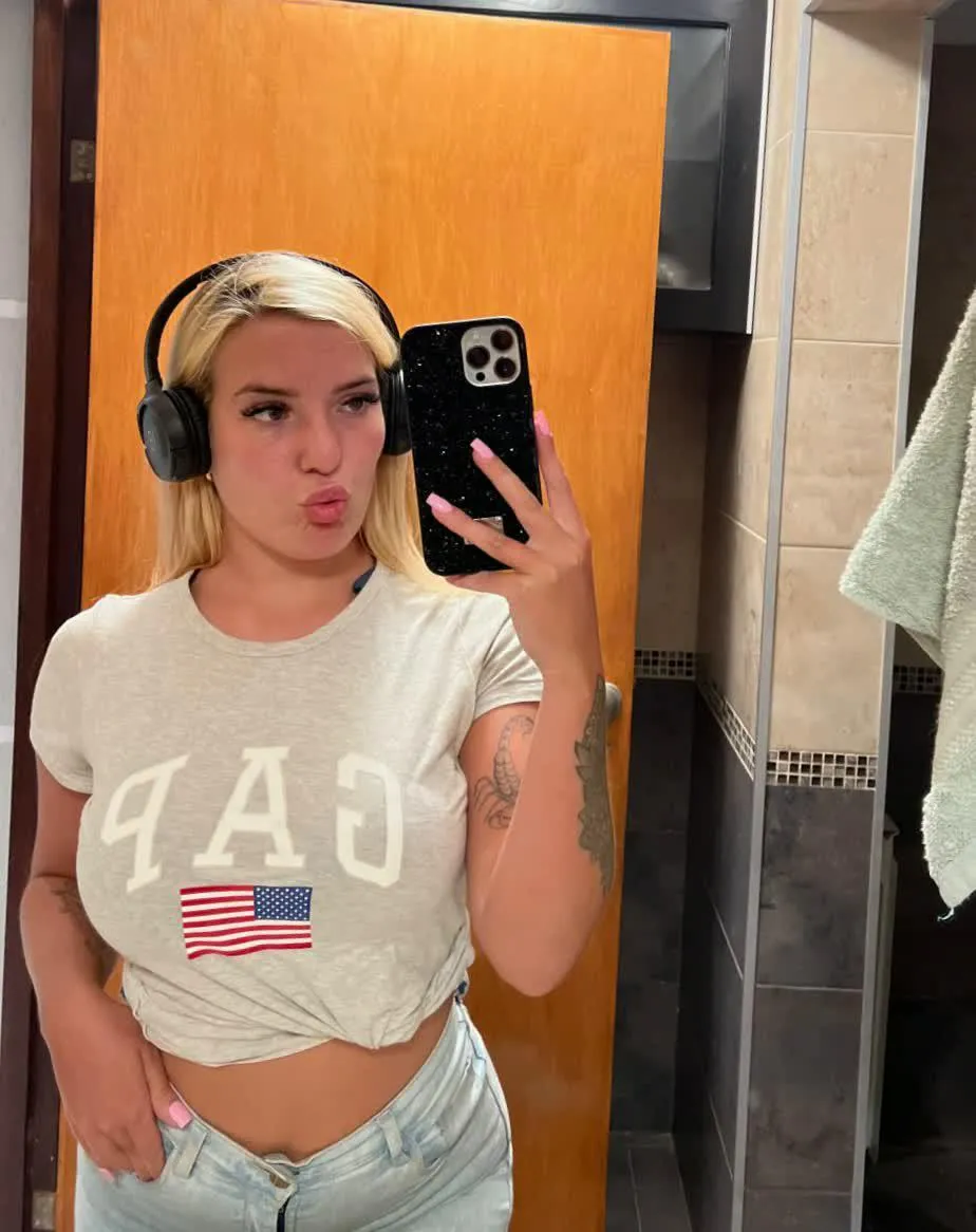 19 F You might be surprised, but I'll probably act shy on stage. posted by 4shleypigtails