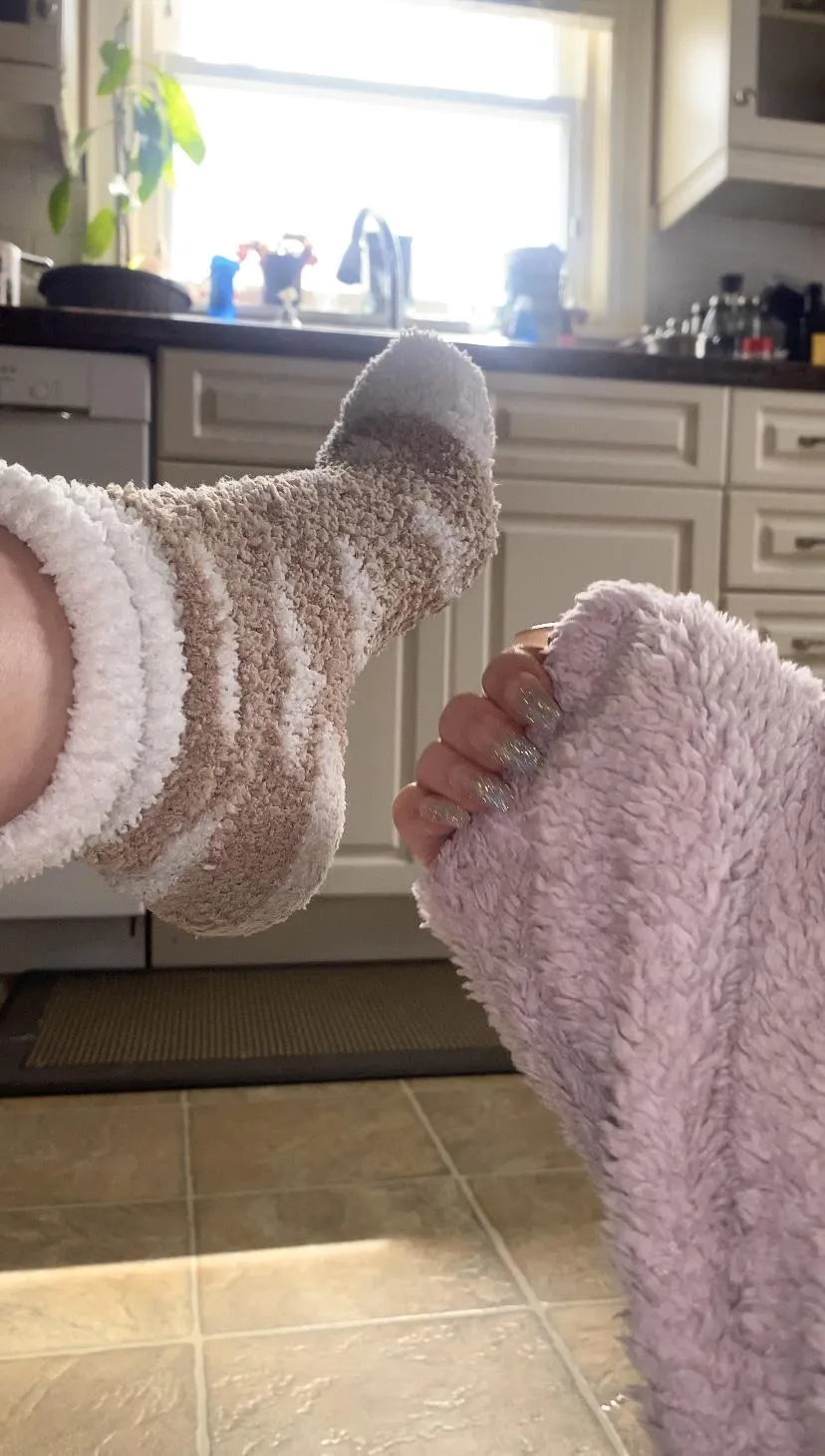 i love fuzzy socks & sweaters 🎀 sooo comfy! posted by goddessjxox