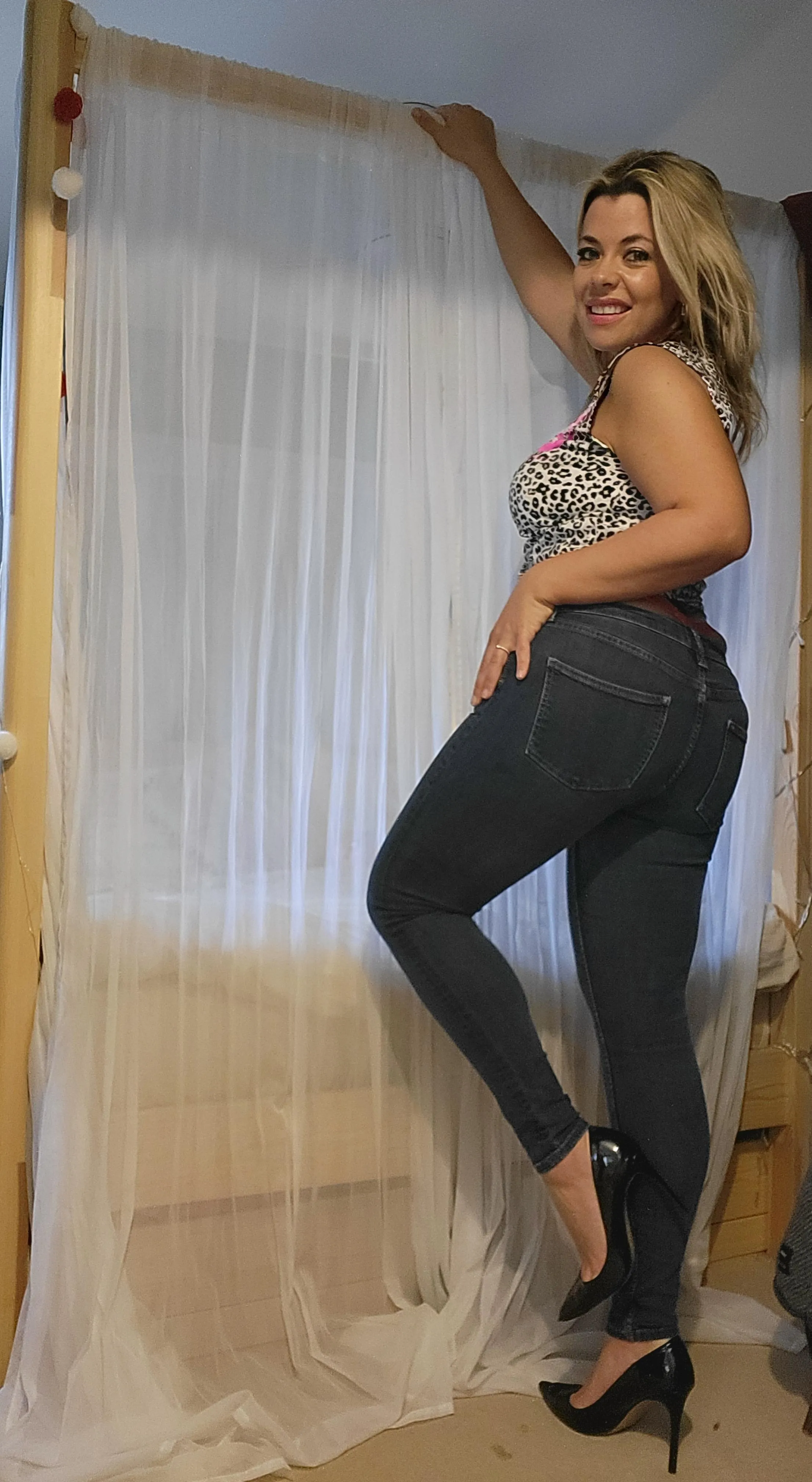 Jeans and heels posted by FrankieFiestyMilf