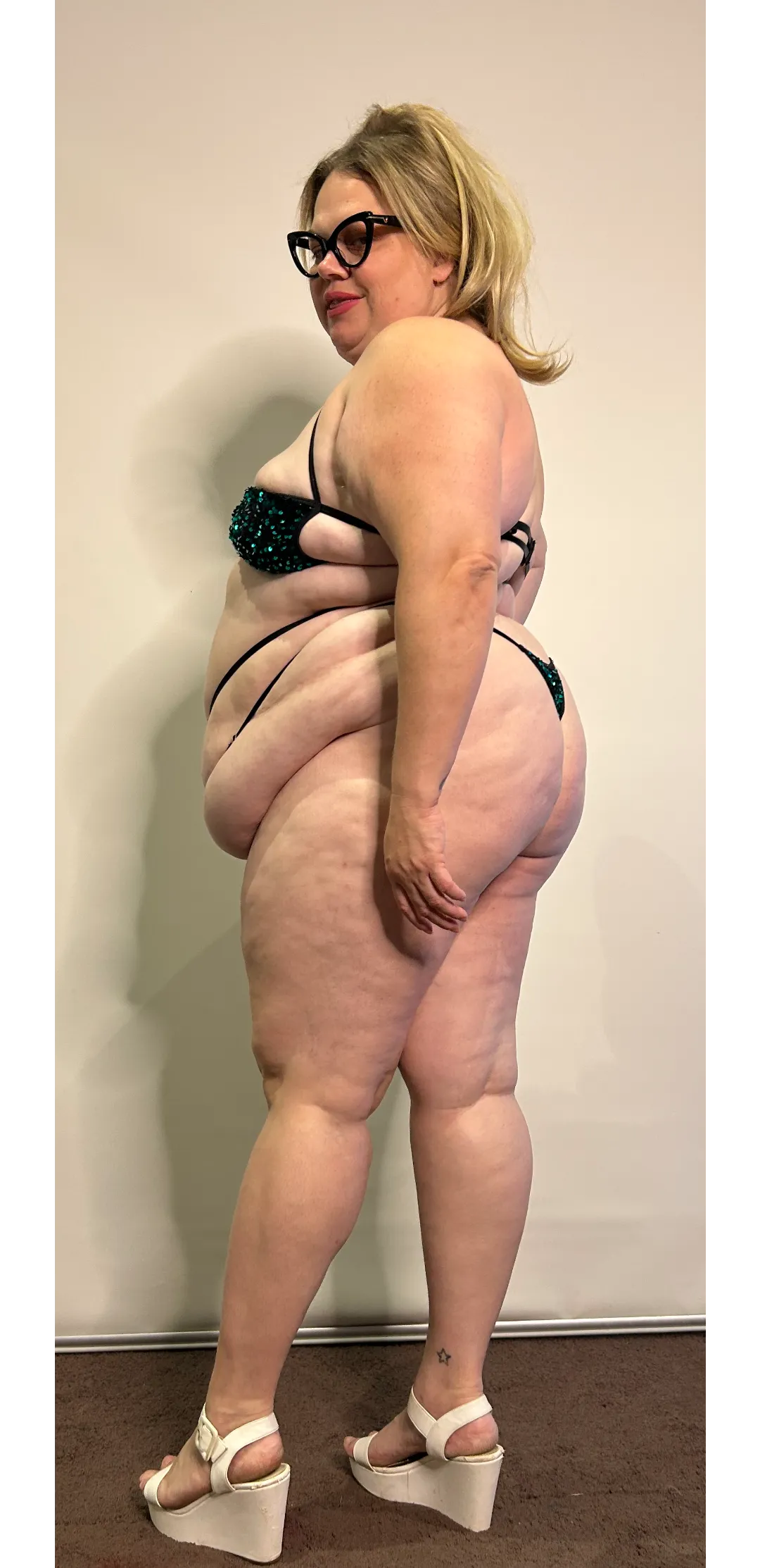 Squeezed in to something nice posted by onlyjaynefan