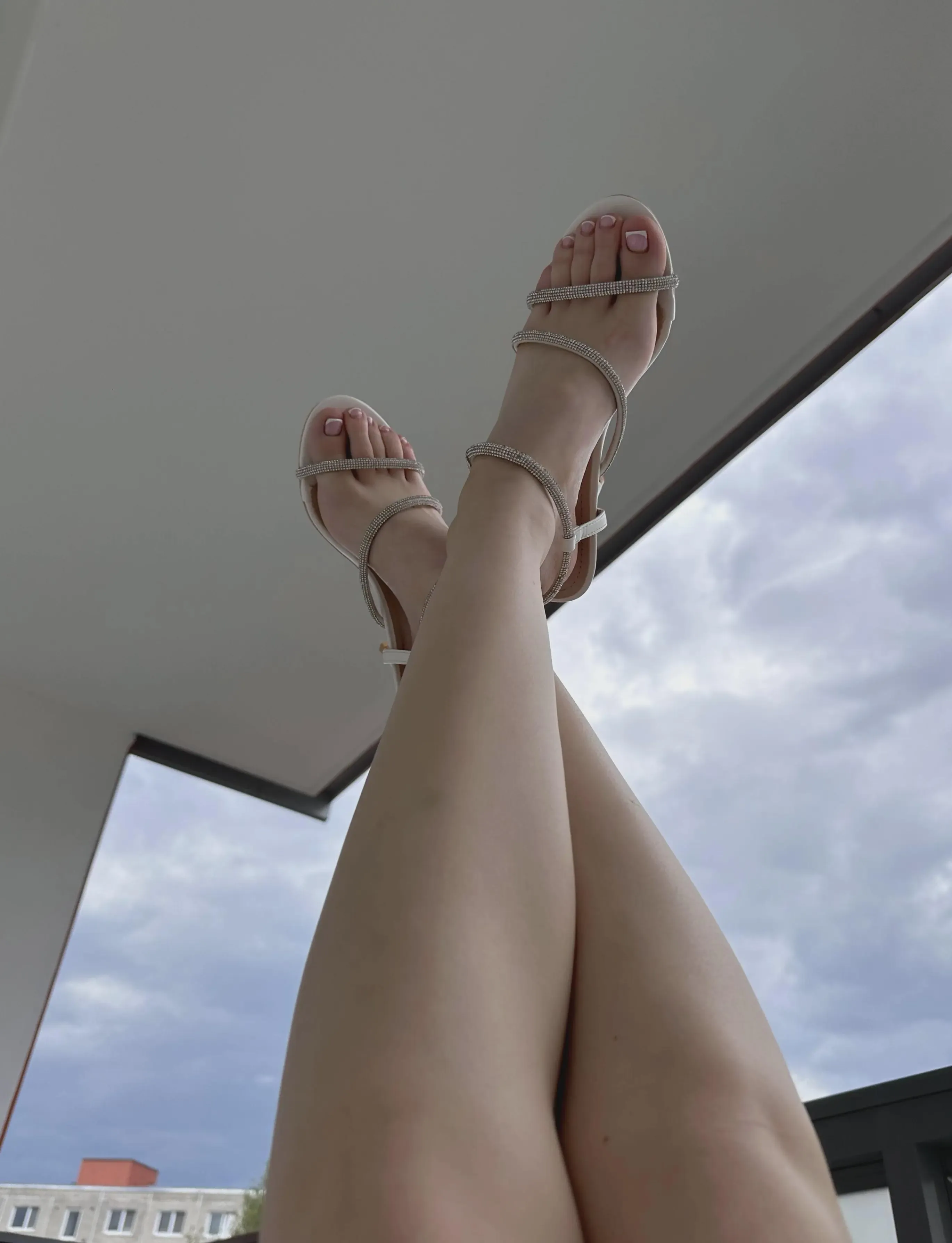 the heel looks best on a bare legs posted by Untendedtriumvir