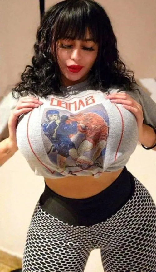 Busty Latina by reeseejammma