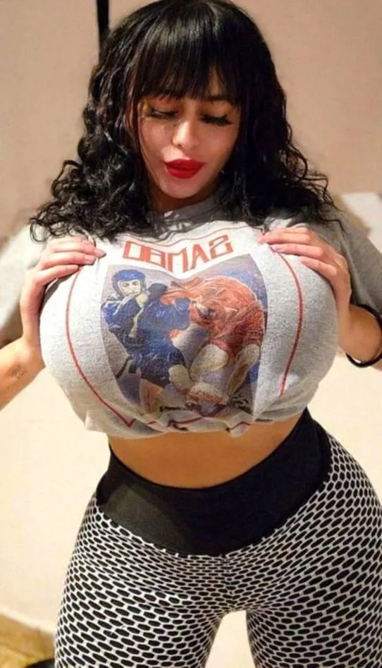 Busty Latina posted by reeseejammma