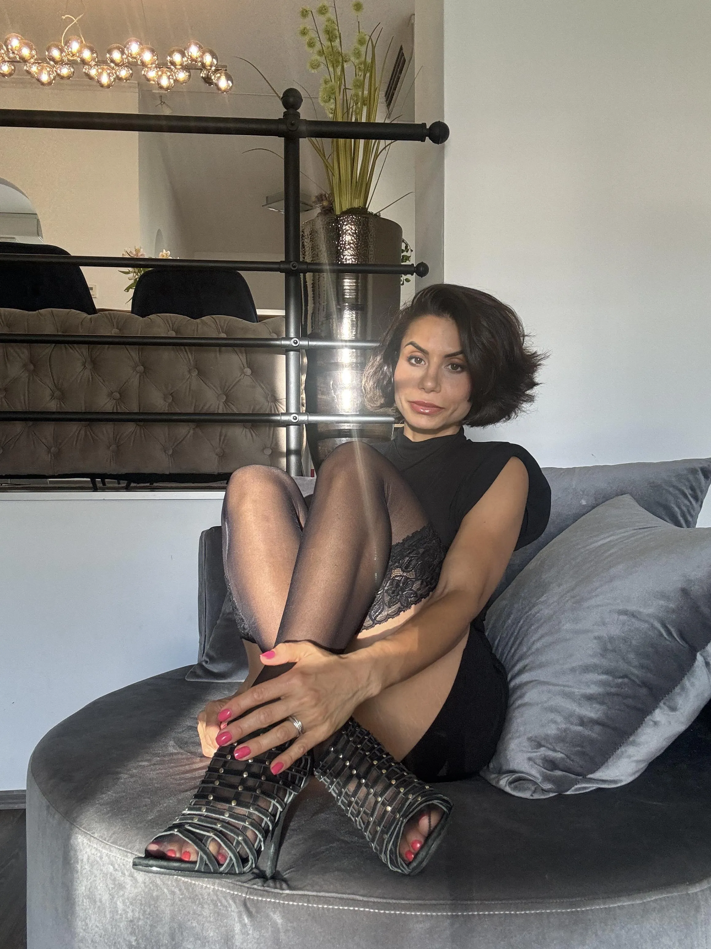 Can a 41f still wear nylons posted by Tanned_peaches