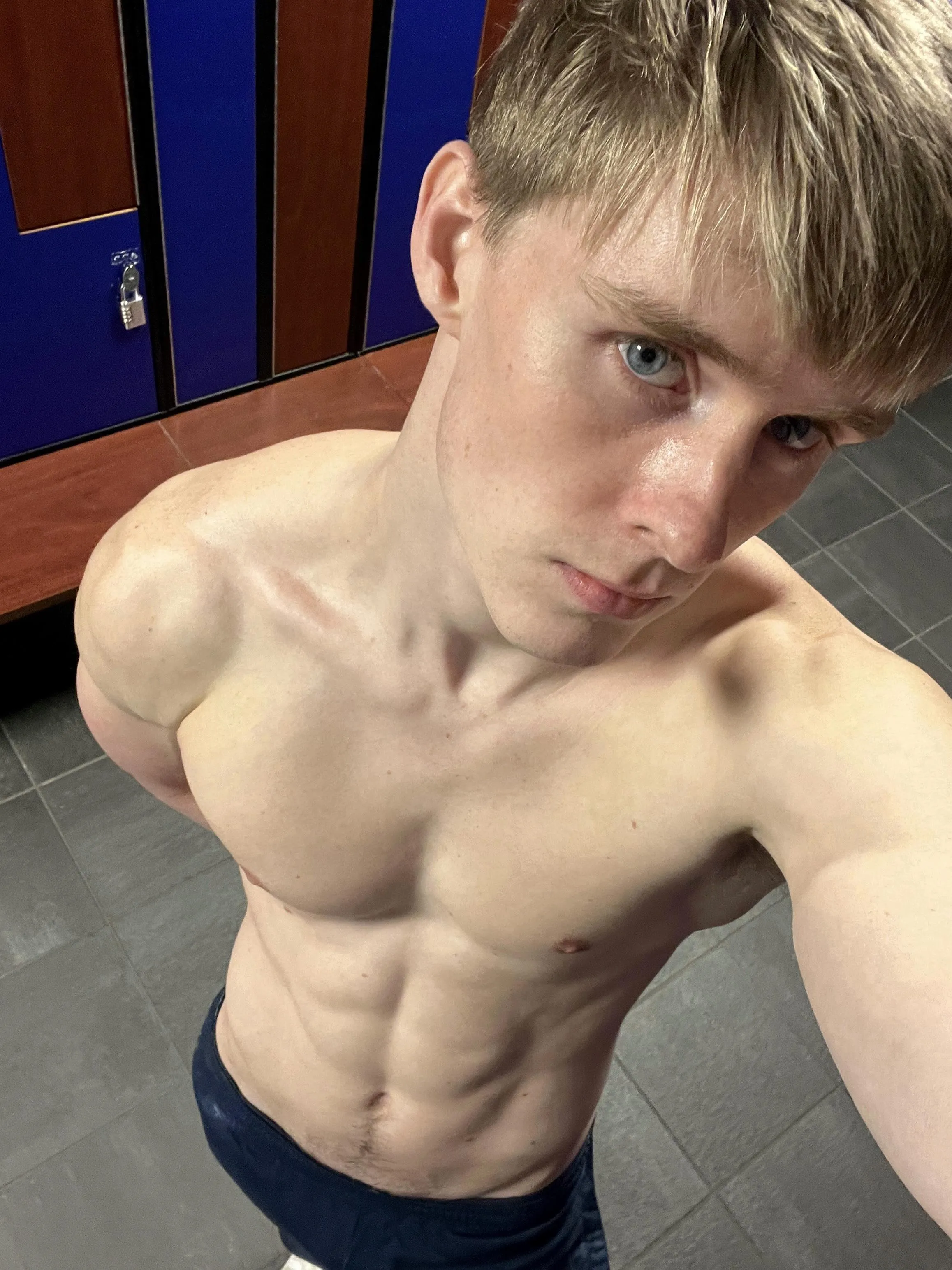 Join me in the locker room? ;) posted by norwaytwunk