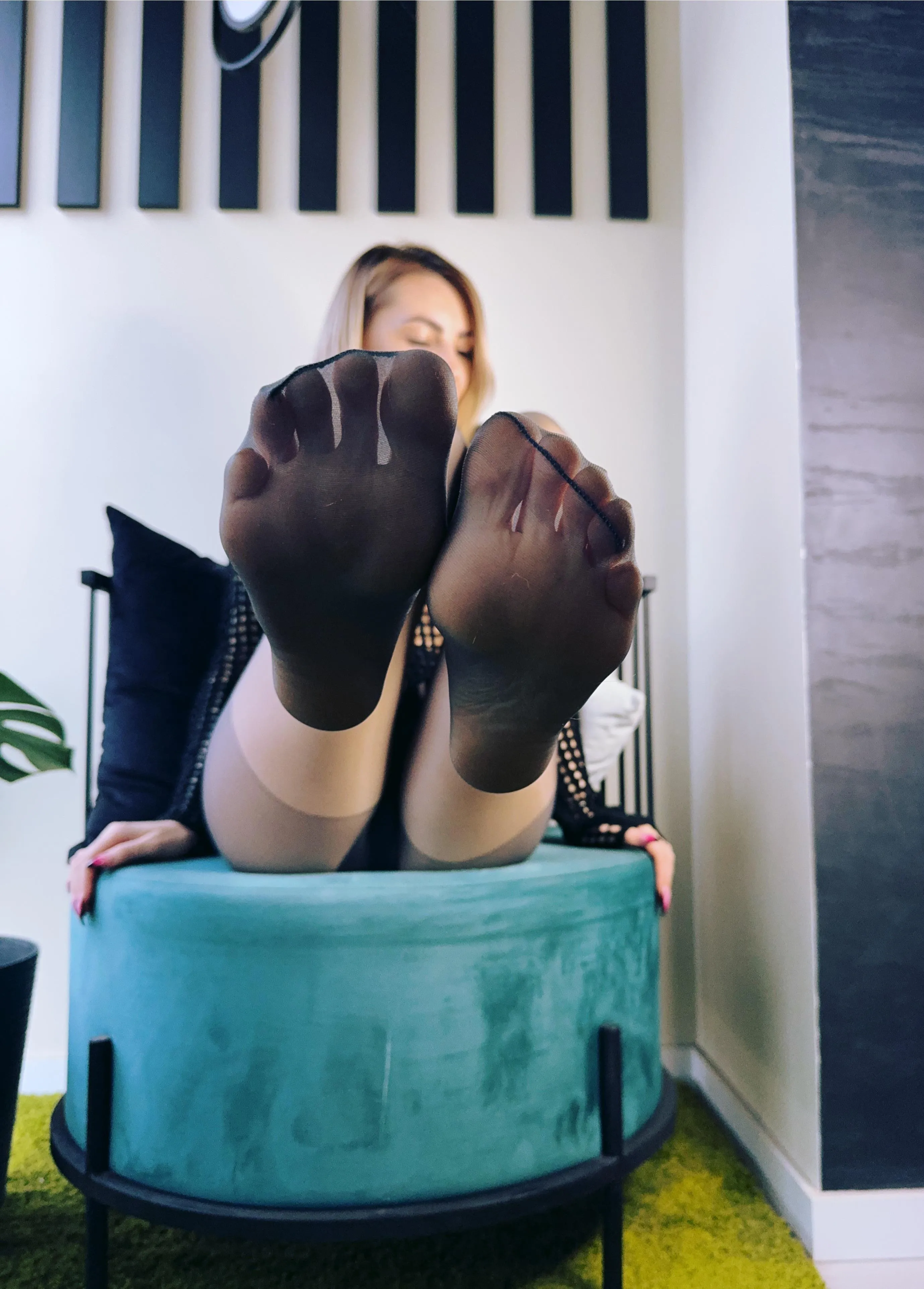 Please lick my soles posted by blondisecretss