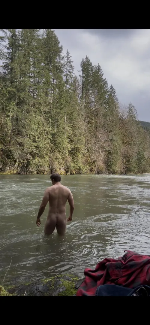 Was feeling artsy during my cold plunge 😌 by jay_washington29