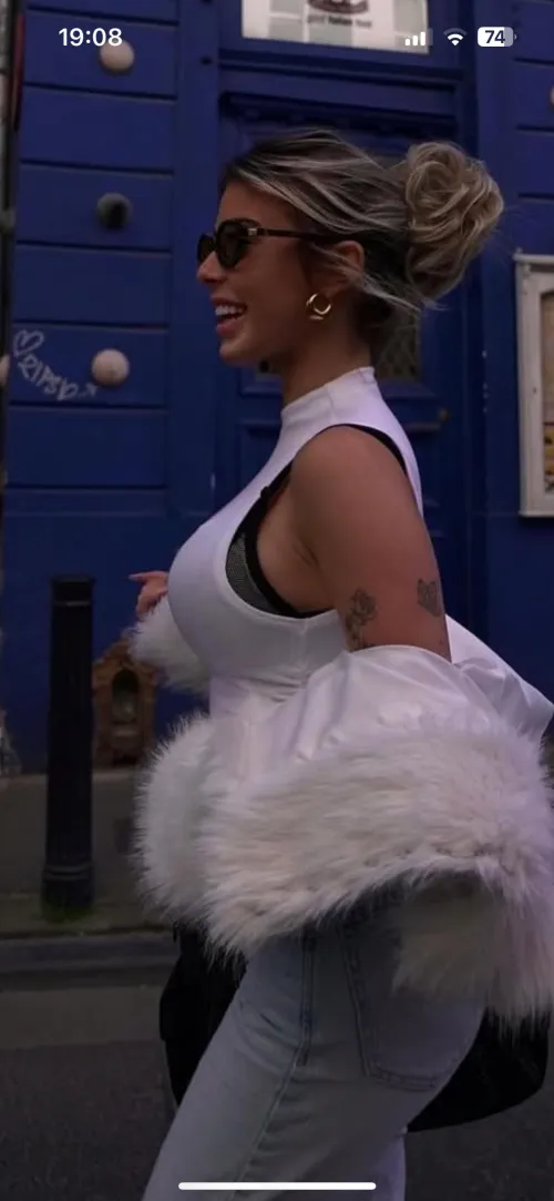 Ellen haar romige tieten zijn groter?!?!? by OneEngineering7388