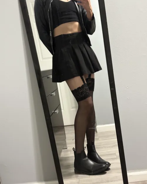 20 (Fb4A) I’m feeling smutty for cam tonight by Critical-Craft955