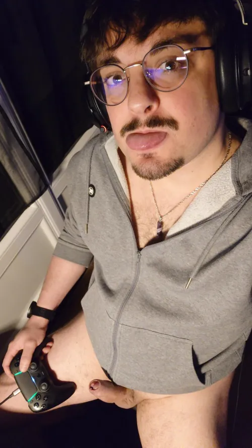 Another gayming night 🎮 by Yavos04