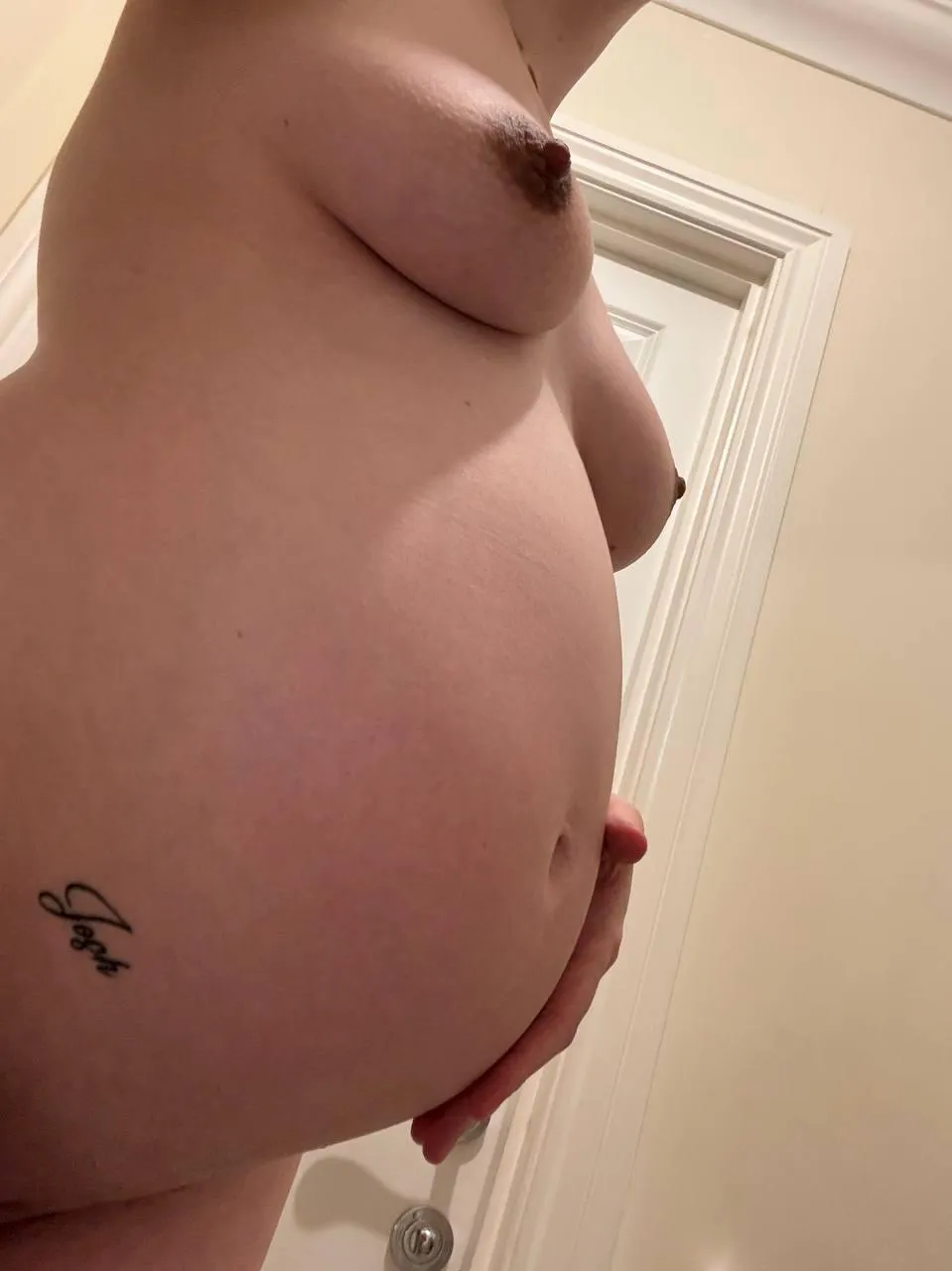 Late night pregnant and slutty posted by ella-faith